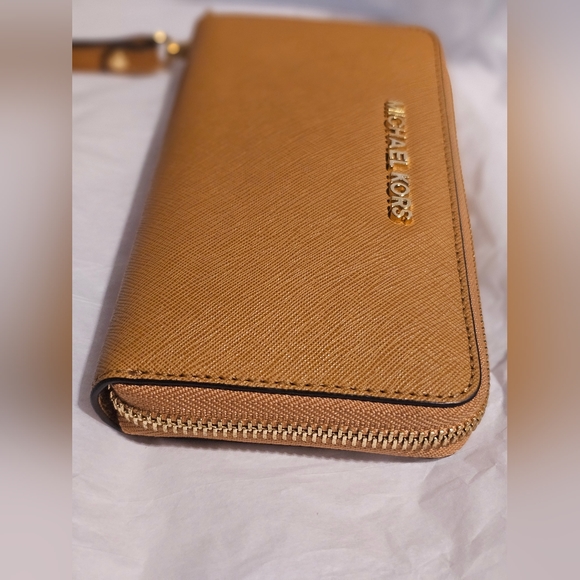 Michael Kors Jet Set Travel Large Saffiano Leather Wallet - Picture 12 of 16